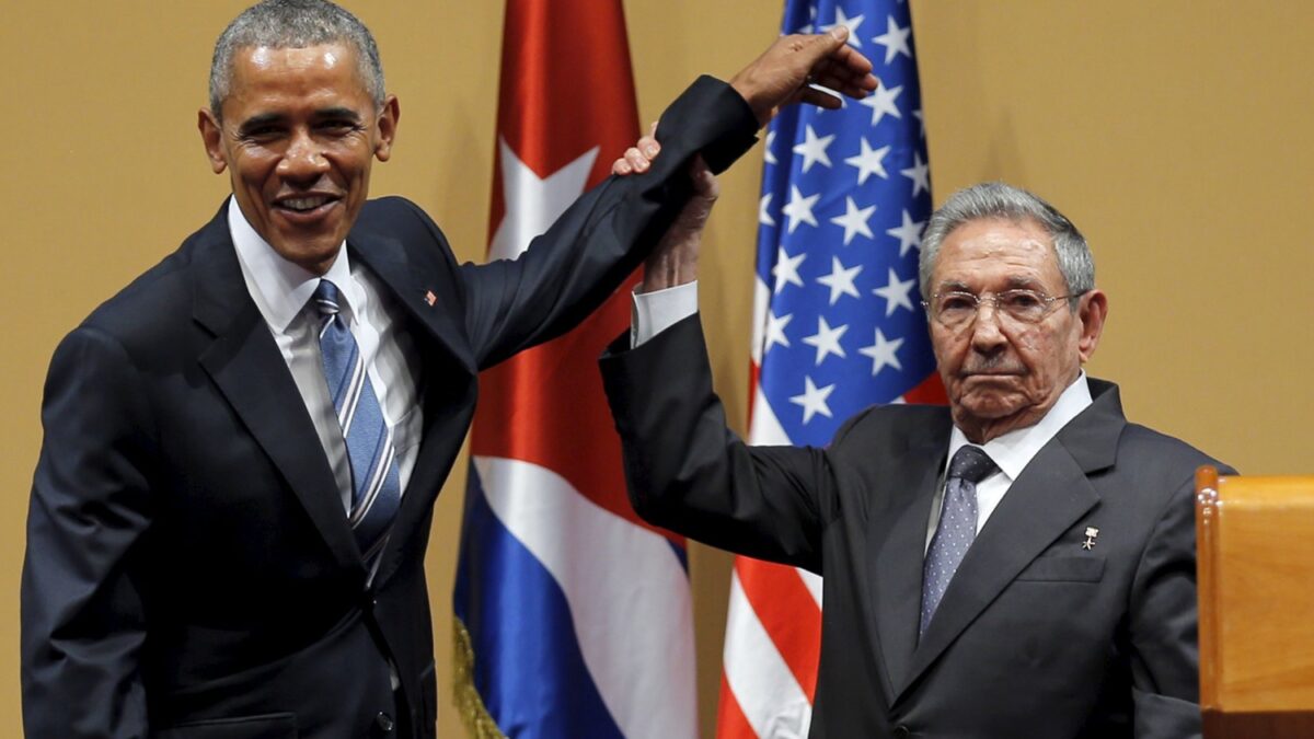 Raúl Castro niega ante Obama la existencia de presos políticos