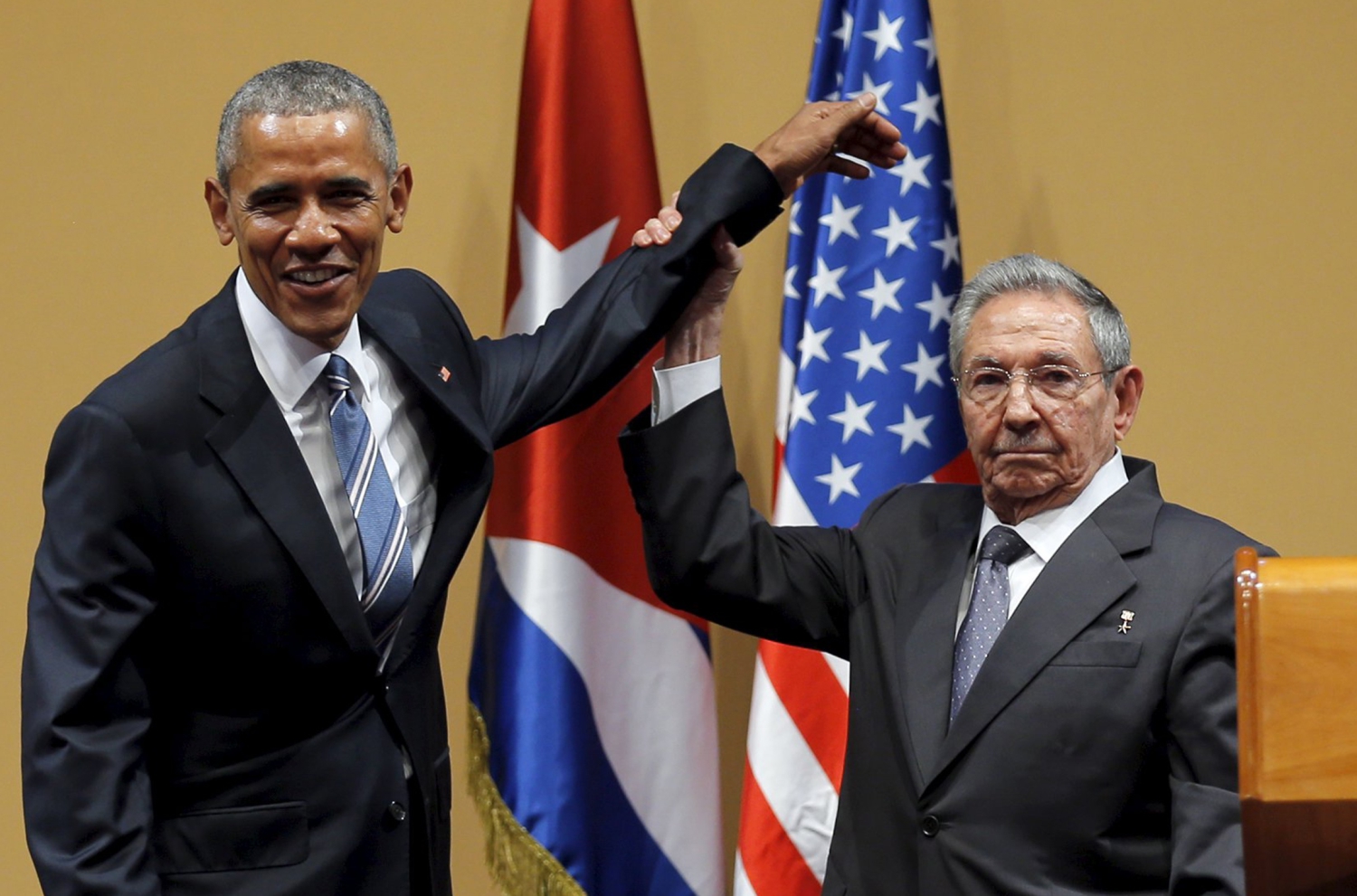 Raúl Castro niega ante Obama la existencia de presos políticos