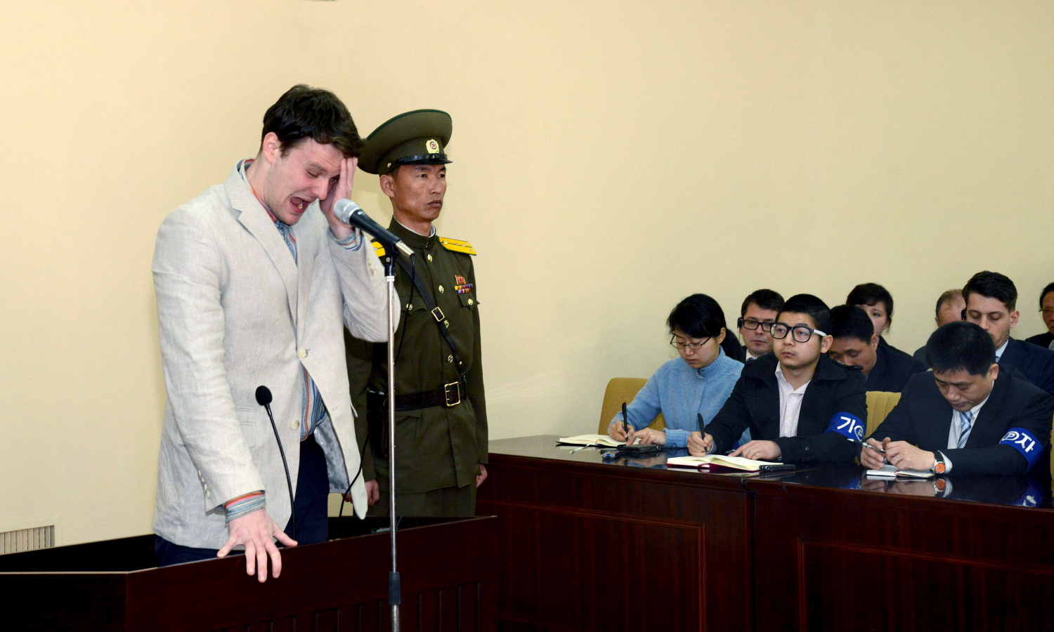Condenado a 15 años de trabajos forzados en Corea del Norte por robar un cartel
