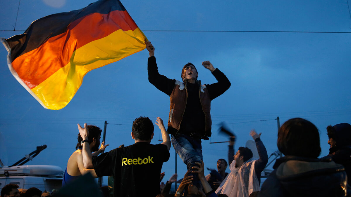 Refugiados en ciudad griega de Idomeni piden ayuda a “Mamá Merkel”