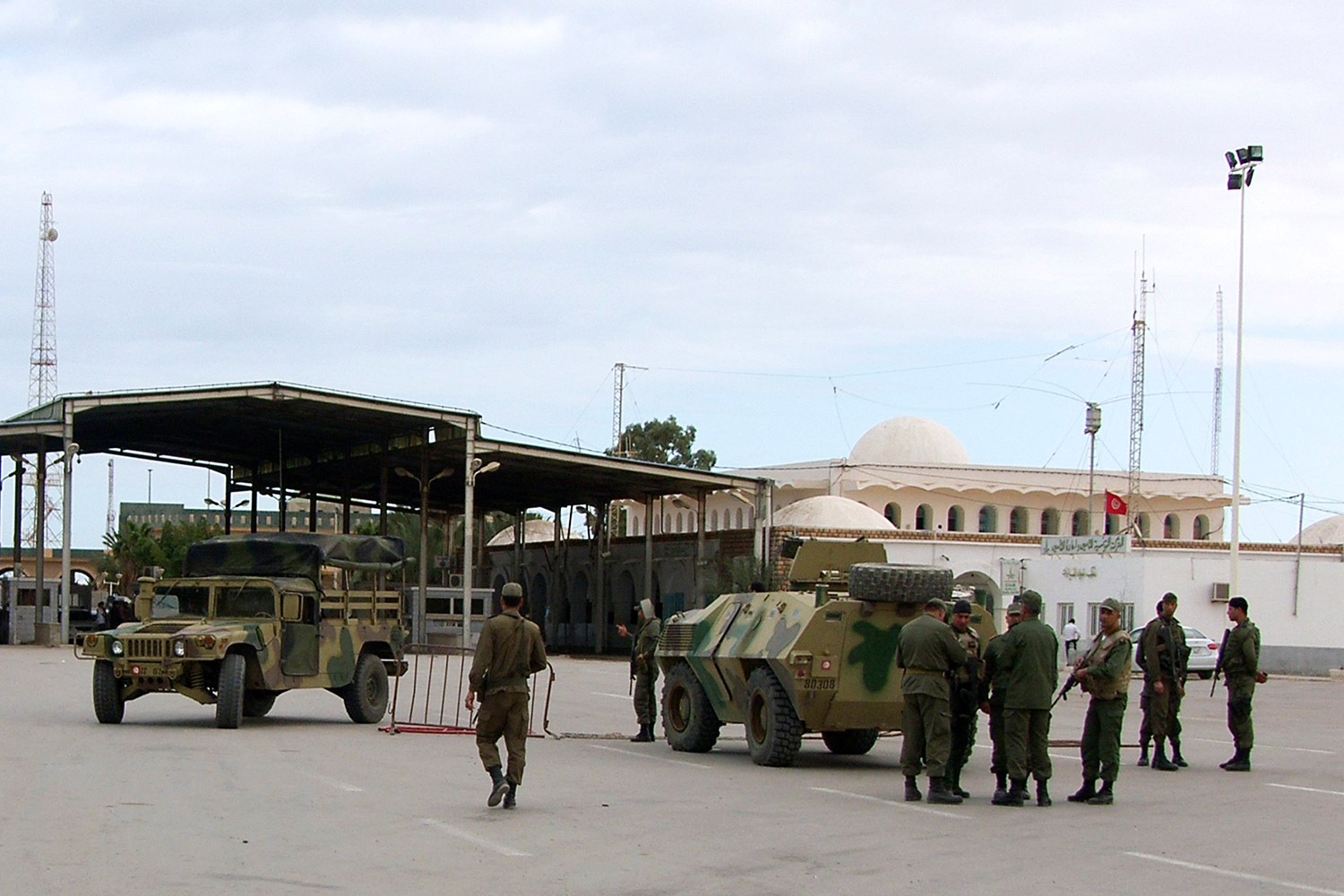 27 muertos en un nuevo ataque de yihadistas infiltrados en Túnez