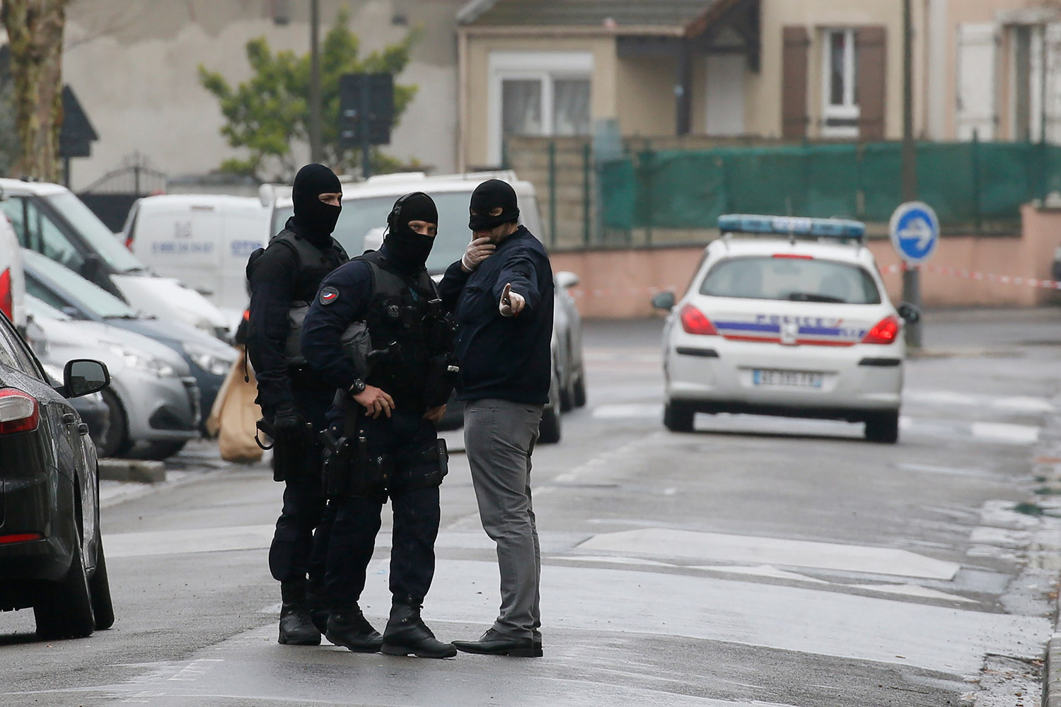 Francia descubre un enorme arsenal y frustra un "gran atentado inminente"