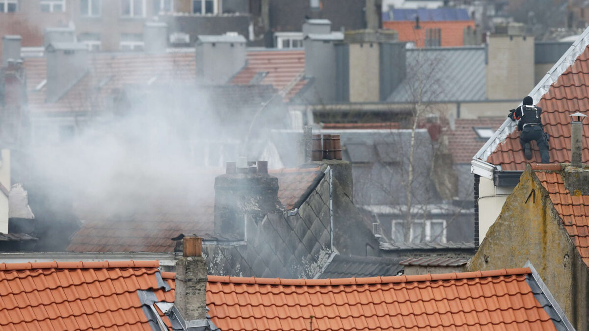 La policía asalta la trinchera de  los terroristas en Bruselas tras evacuar una guardería