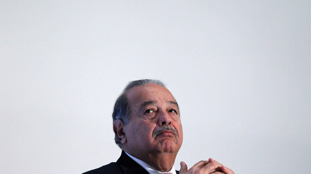 El multimillonario Carlos Slim se lleva la inversión de FCC al extranjero