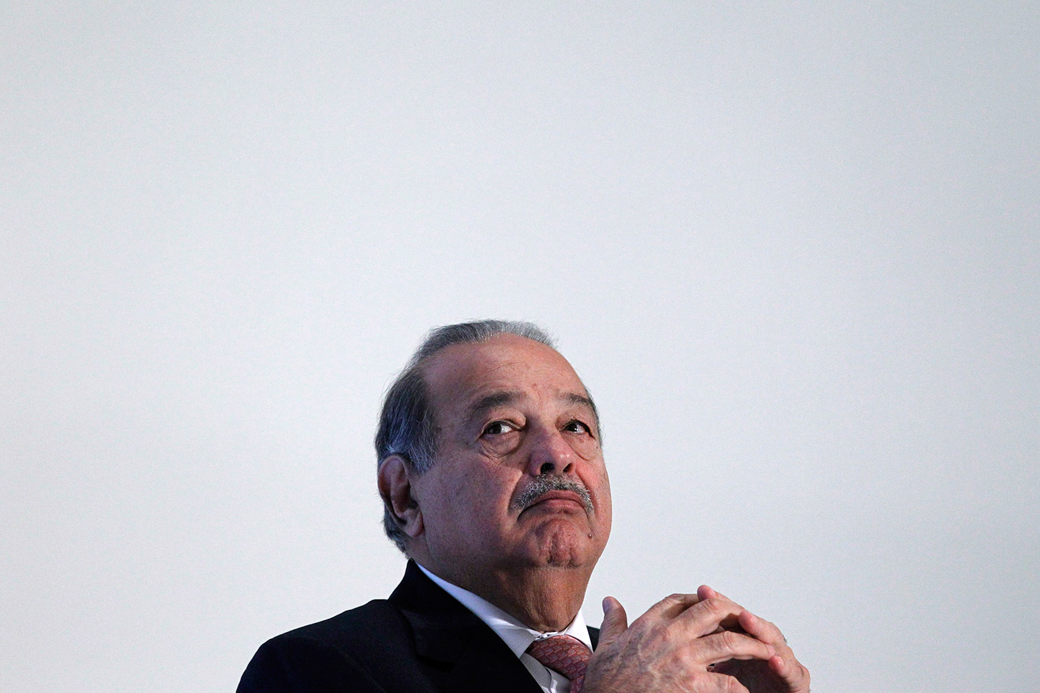 El multimillonario Carlos Slim se lleva la inversión de FCC al extranjero