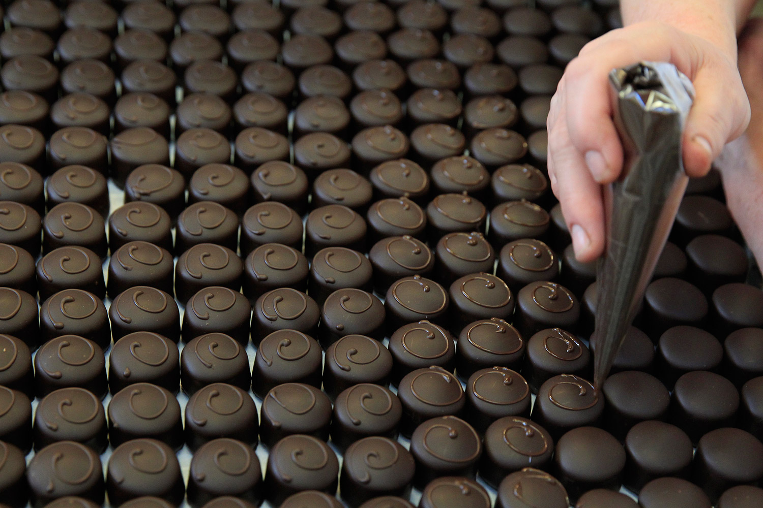 Nuevo estudio revela: comer chocolate te hace más inteligente