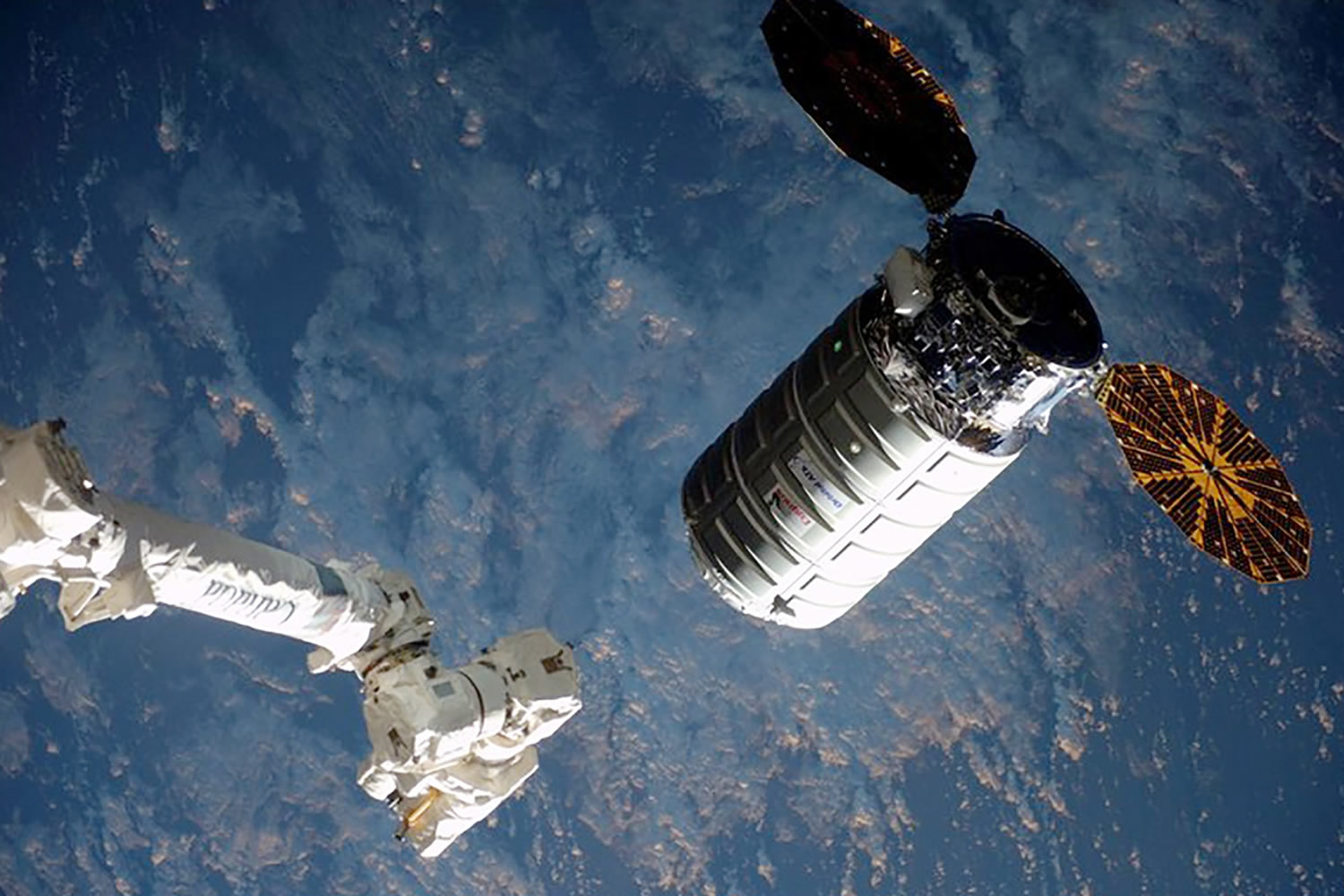 La nave Cygnus lleva a la Estación Espacial Internacional una impresora 3D