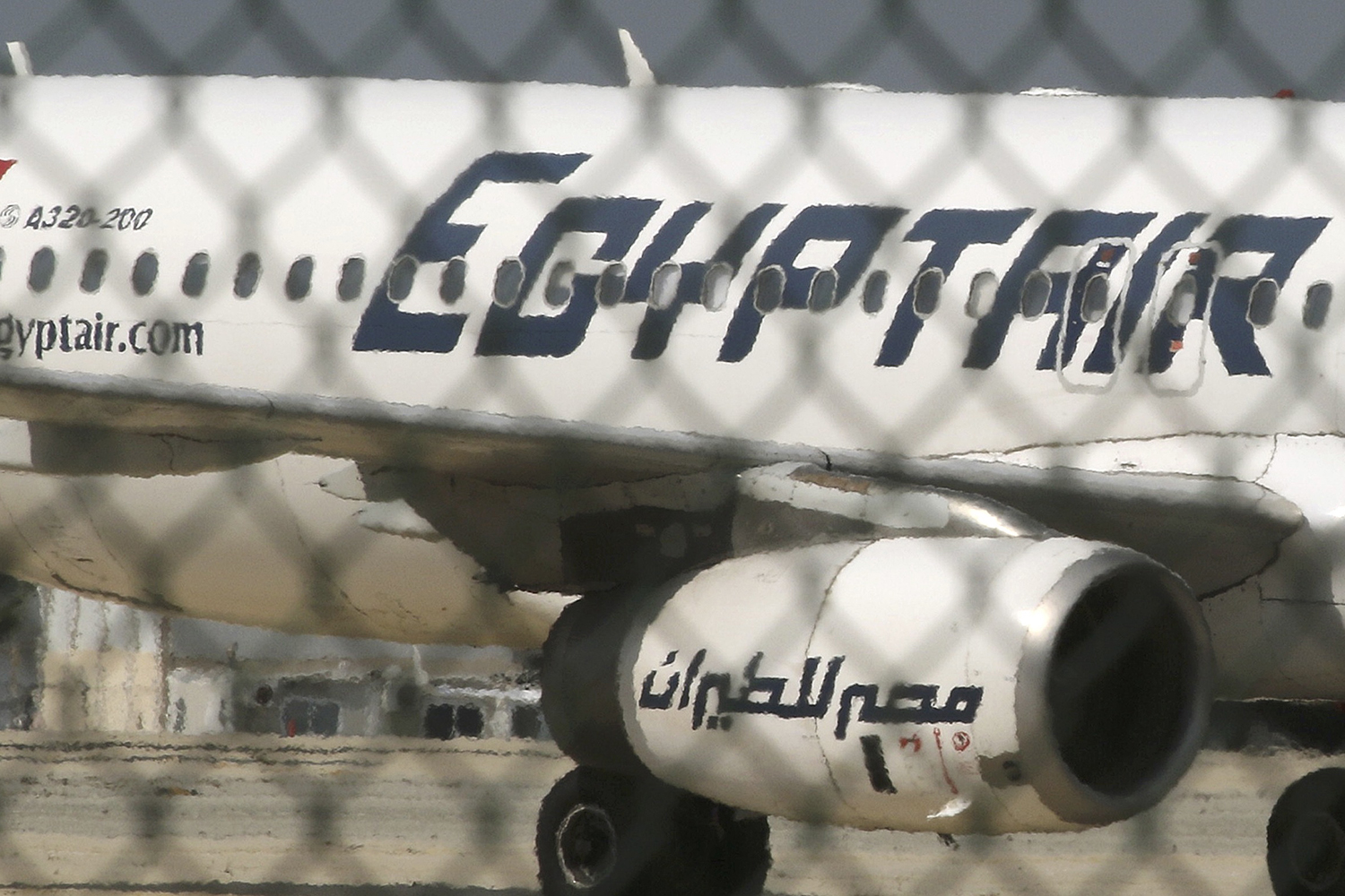 El secuestrador de EgyptAir lanzó una carta a su ex mujer chipriota desde el avión