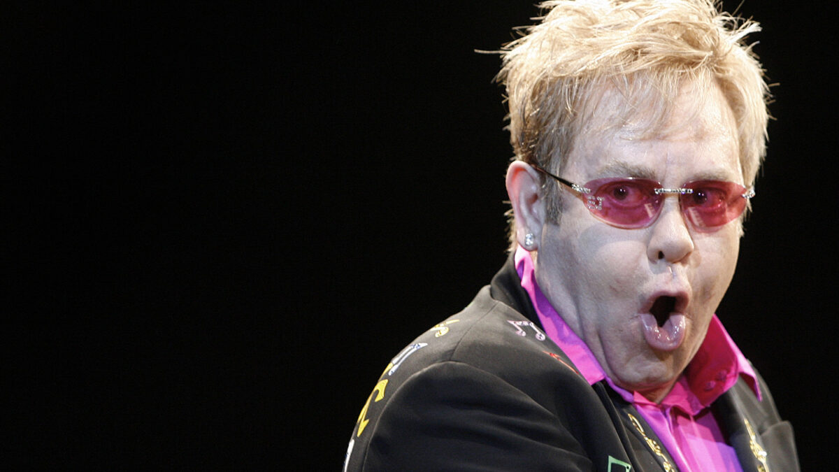 El guardaespaldas de Elton John le demanda por acoso sexual