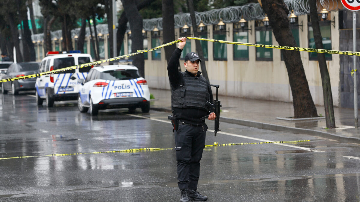 Dos mujeres terroristas atacan una comisaría de Policía en Estambul