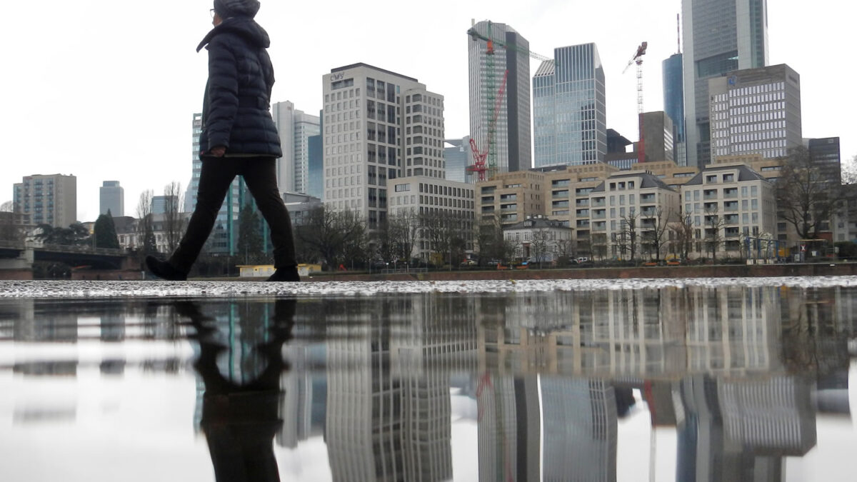 El maníaco de Frankfurt sigue acosando a mujeres con teléfonos que empiezan por 21