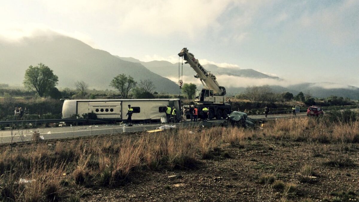 Mueren al menos 13 personas en un accidente de autobús en Tarragona