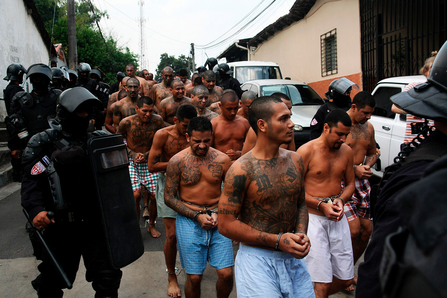 Detienen a 900 criminales de una de las pandillas más peligrosas del mundo