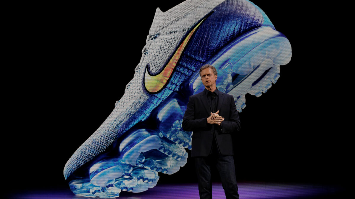 Nike vende las primeras zapatillas con cordones que se atan solos