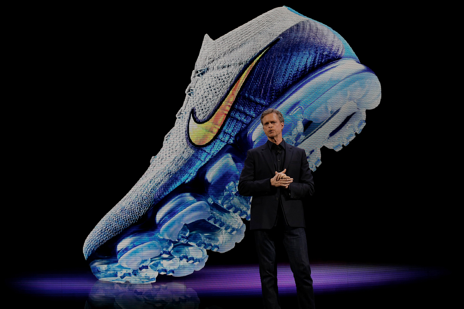 Nike vende las primeras zapatillas con cordones que se atan solos