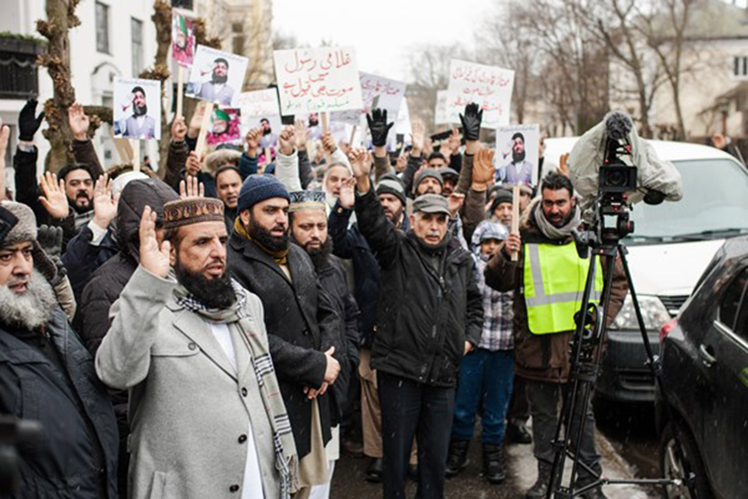 Más de cien musulmanes protestan en las calles de Oslo contra la ejecución de un asesino islamista