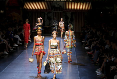 Las polémicas 'sandalias de esclava' de Dolce & Gabbana