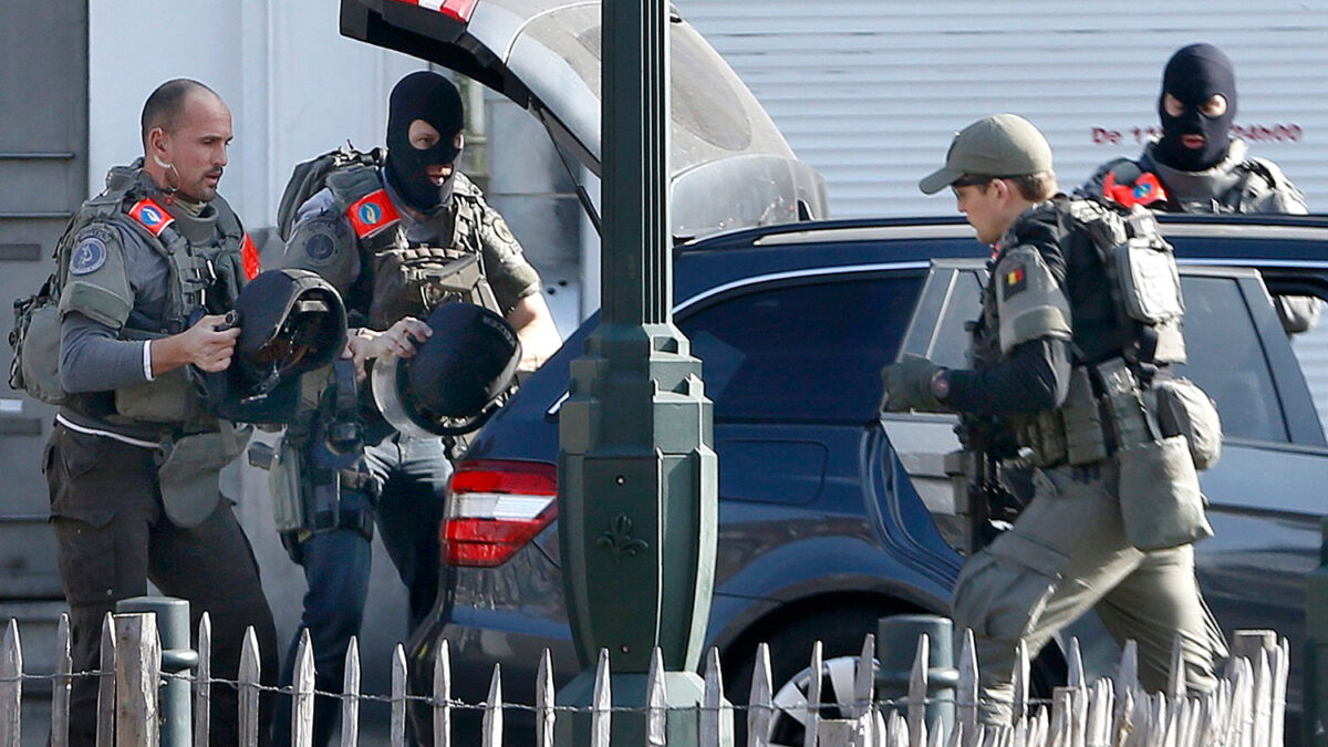 Tiroteo en Bruselas durante una redada antiterrorista relacionada con los atentados de París