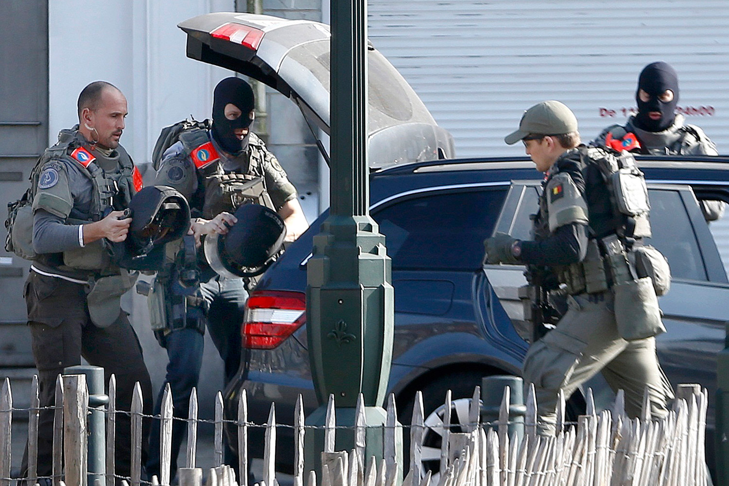 Tiroteo en Bruselas durante una redada antiterrorista relacionada con los atentados de París