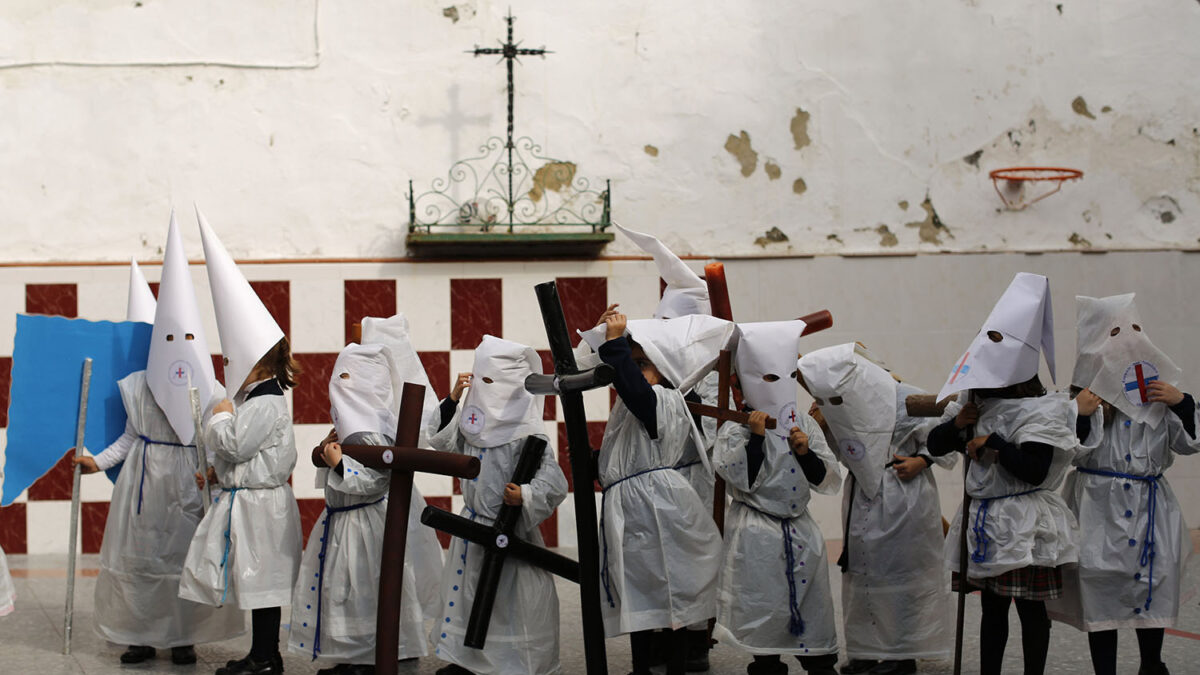 Los niños, protagonistas del Viernes de Dolores