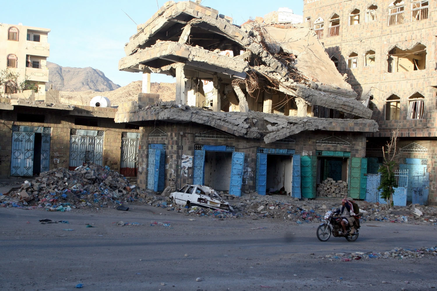 Bombardeo saudí masacra un mercado en Yemen: 41 civiles muertos y 75 heridos