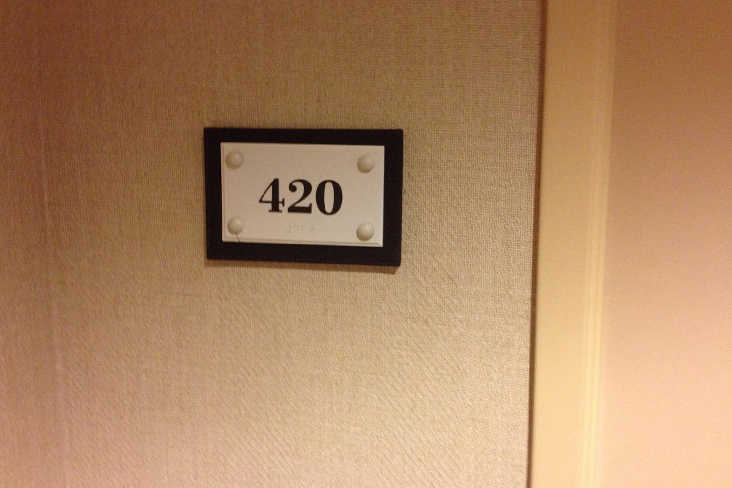 ¿Por qué los hoteles se rehúsan a tener habitaciones con el número 420?