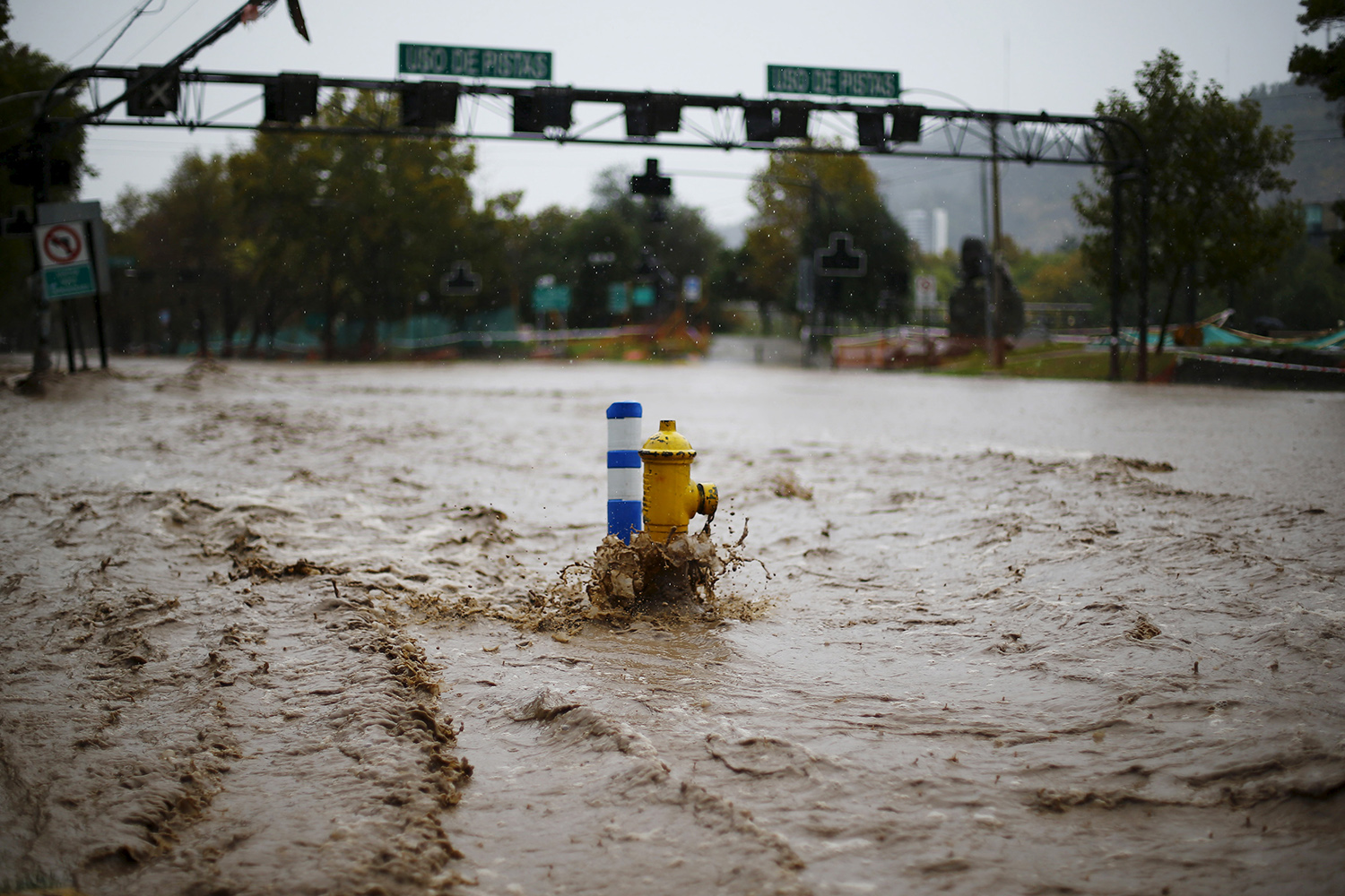 Dos muertos y ocho desaparecidos por temporal de vientos y lluvias en Chile