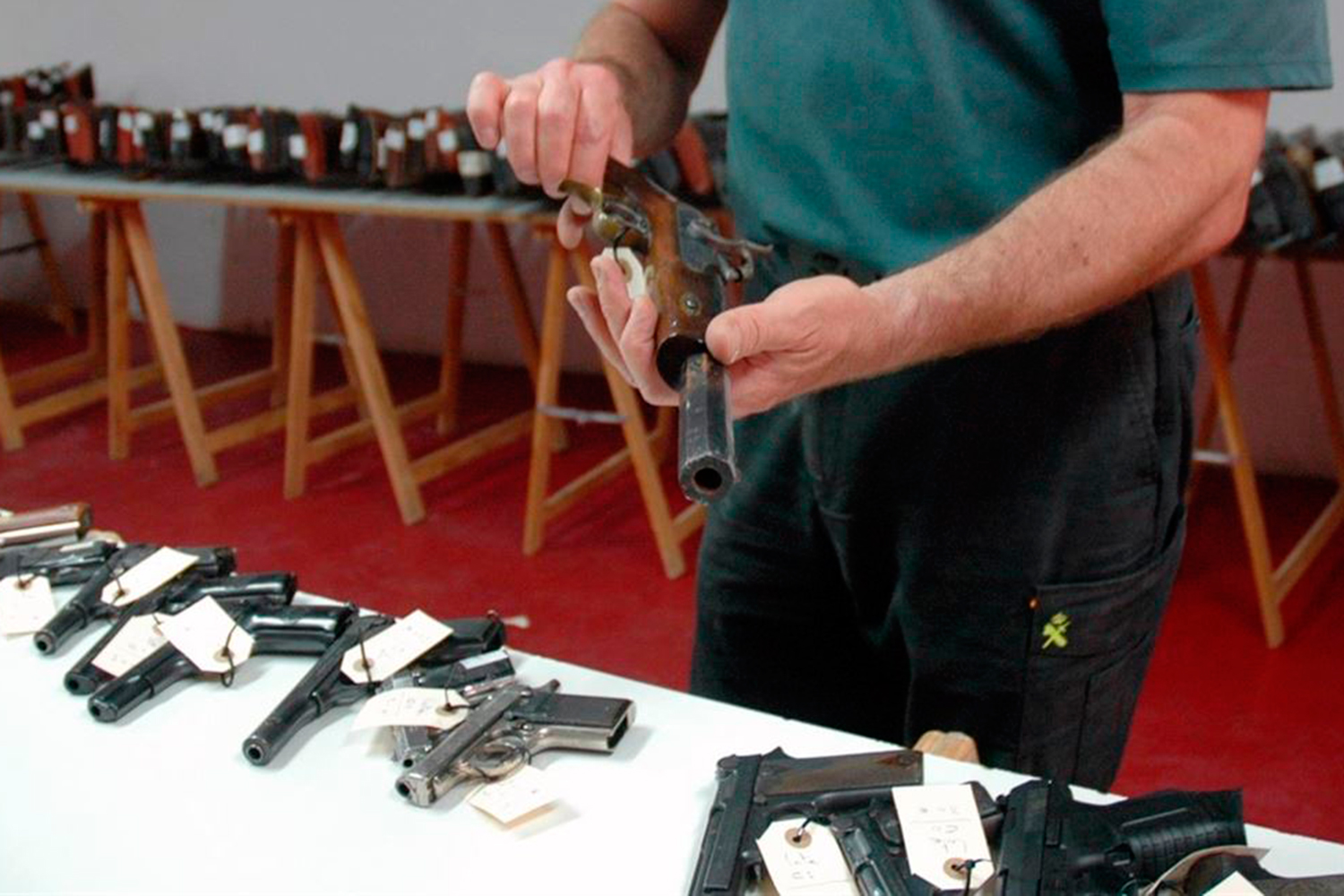 Hallan un zulo con armas en Ceuta que podrían ser del Estado Islámico