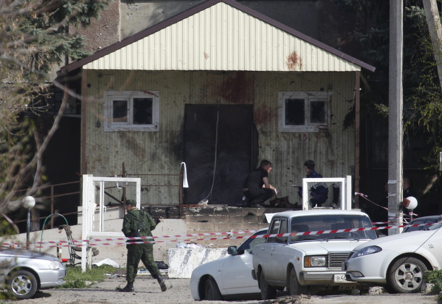 Tres terroristas suicidas se inmolan frente a una comisaría en Rusia