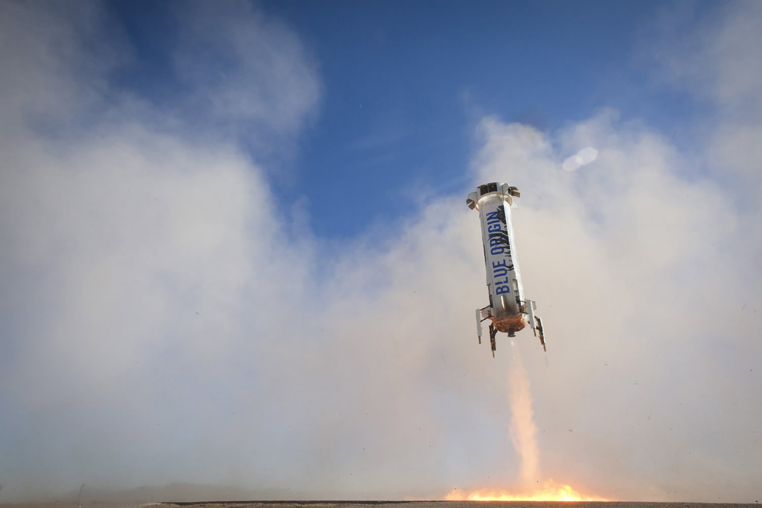 Compañía privada logra lanzar y aterrizar un cohete espacial