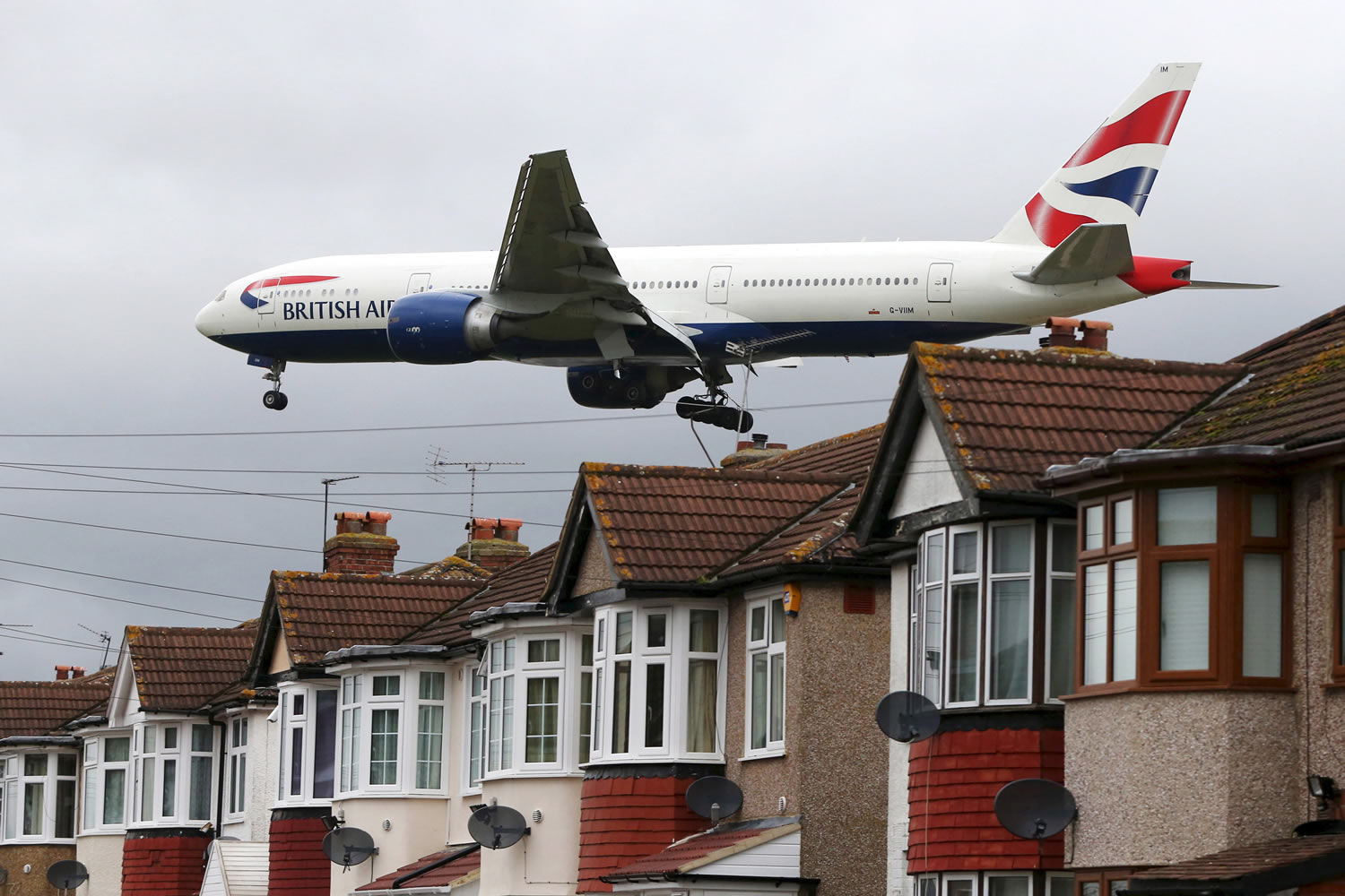 Estrellan un drone contra un avión de British Airways en Londres