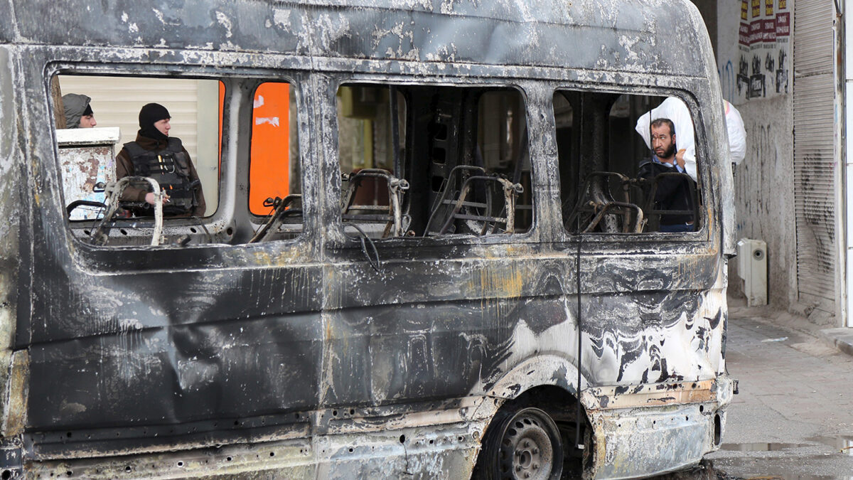 Una bomba mata a 7 policías en el sureste de Turquía