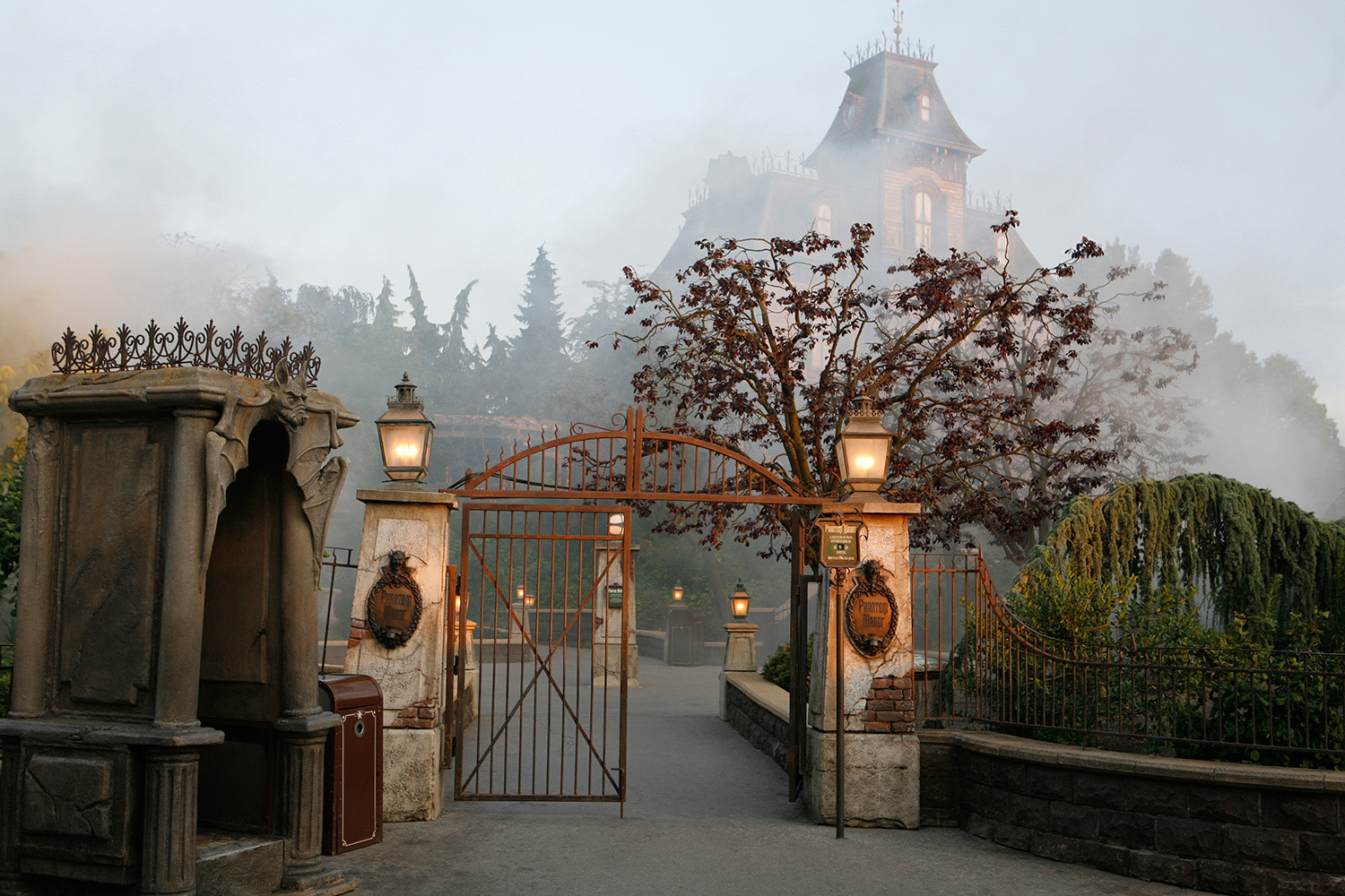 Muere un trabajador en la casa encantada de Disneyland París