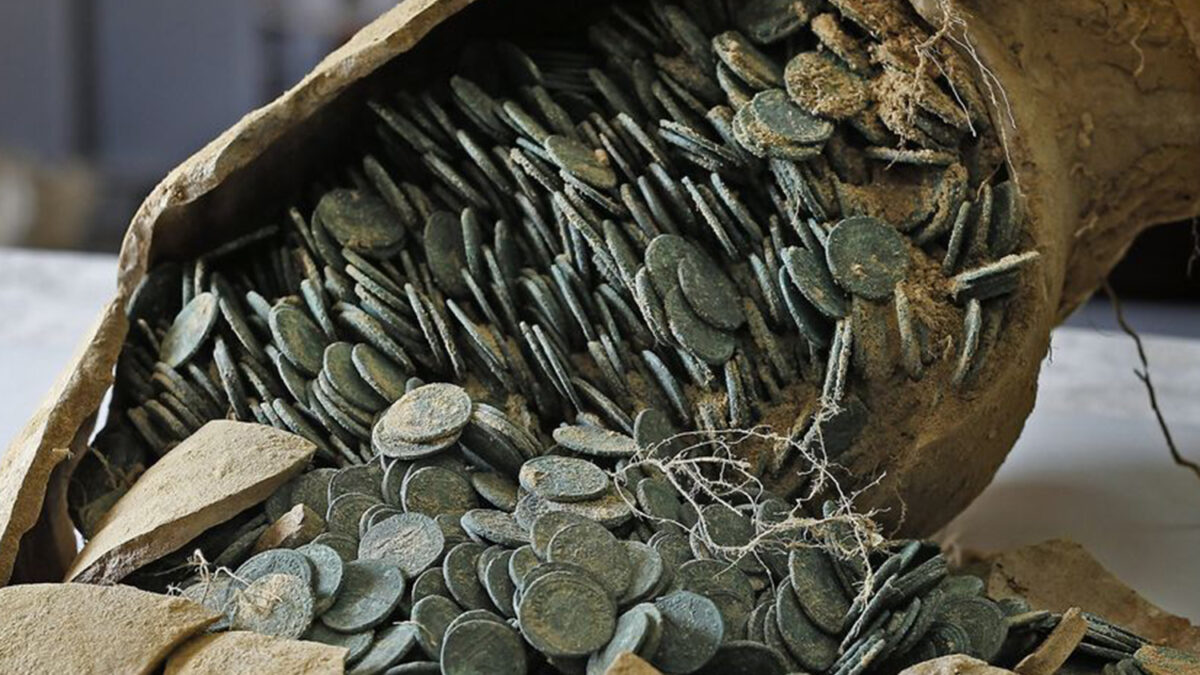 Histórico hallazgo arqueológico en Andalucía: más de 600 kilos de monedas de bronce del siglo IV