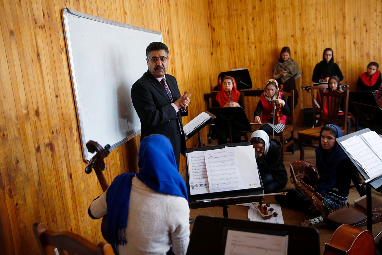 La orquesta de niñas afganas se va de gira a pesar de las amenazas yihadistas
