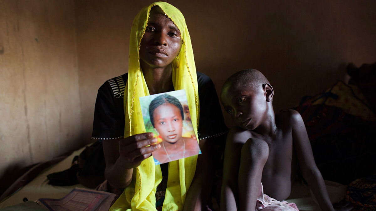 Boko Haram difunde un vídeo donde muestra a 15 de las 219 niñas secuestradas en 2014