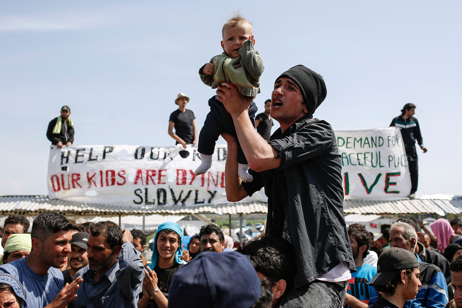 La falta de funcionarios en Grecia obliga a paralizar las deportaciones de refugiados