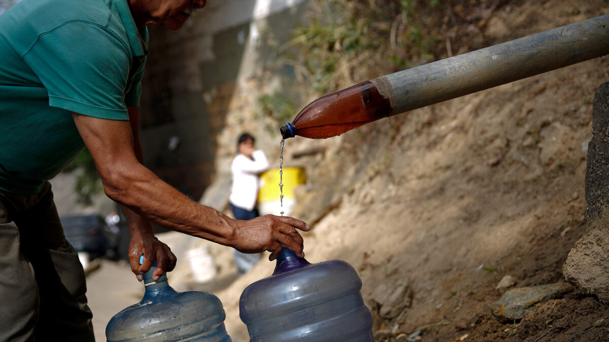 Maduro reduce los días laborables para ahorrar energía y agua