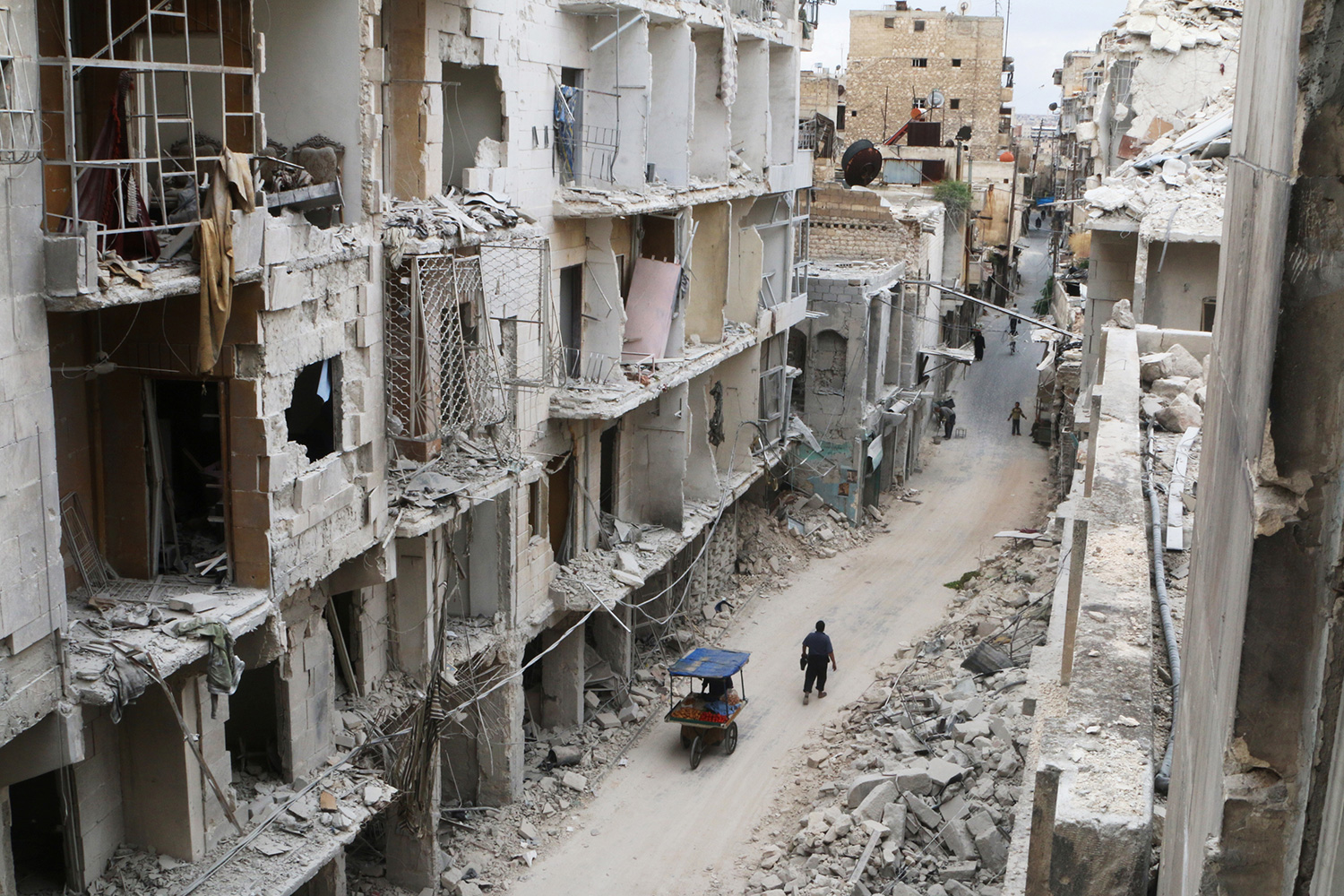 Aviones de guerra se dirigen a Alepo tras el fin de la tregua