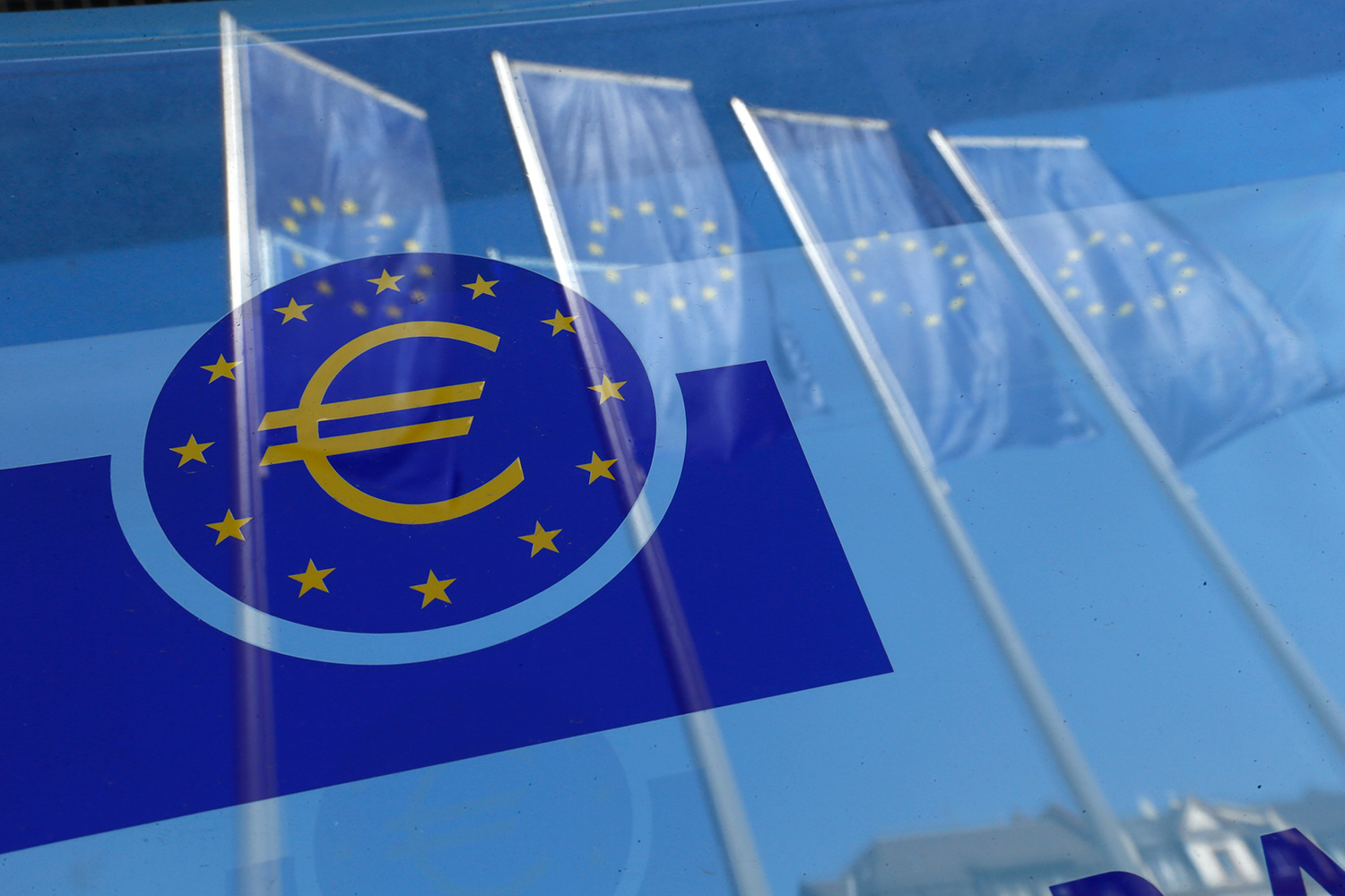 El Banco Central Europeo presta novecientos mil millones de euros a dos misteriosos bancos