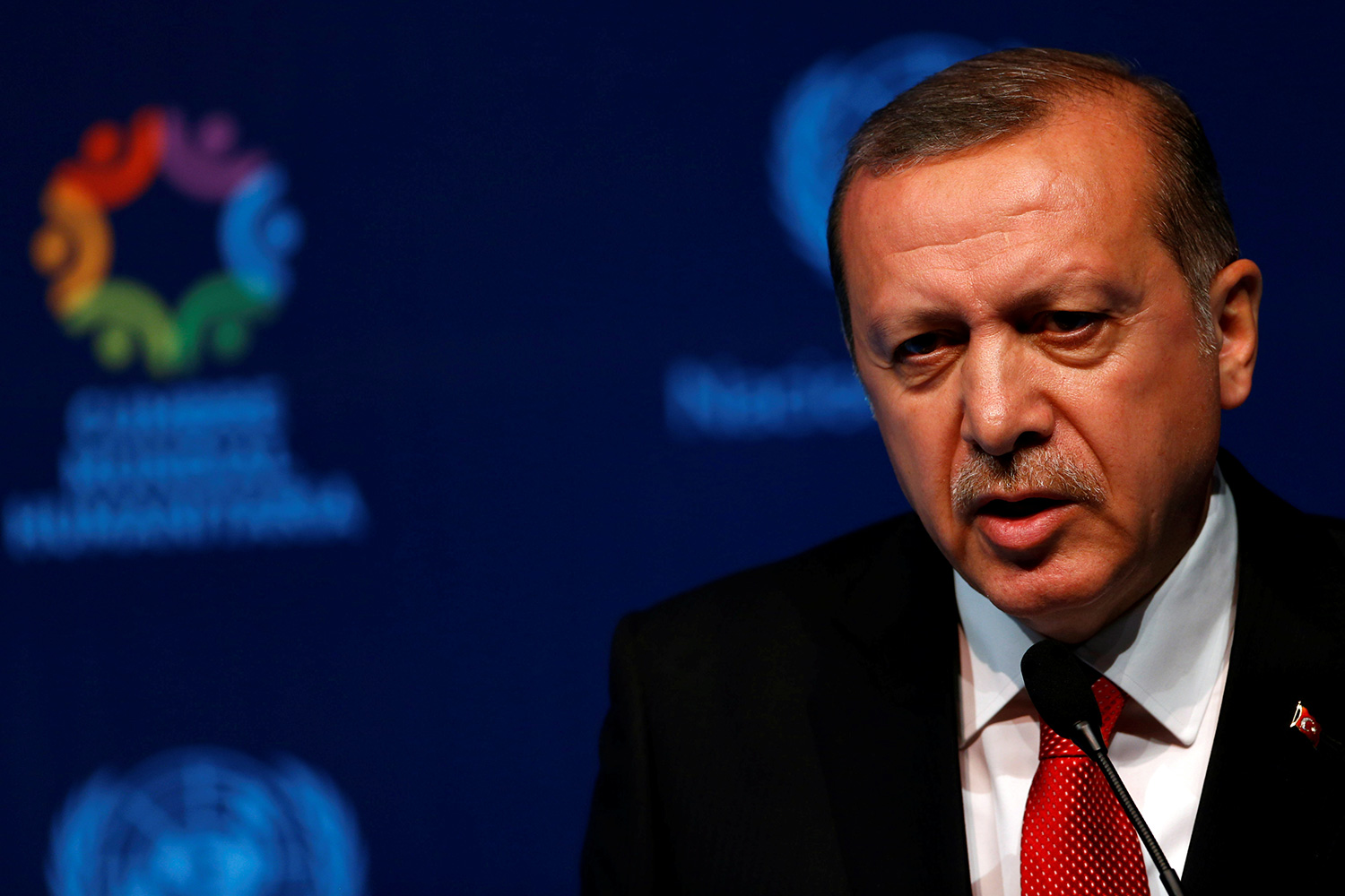 Erdogan amenaza a la UE con no cumplir el pacto sobre refugiados