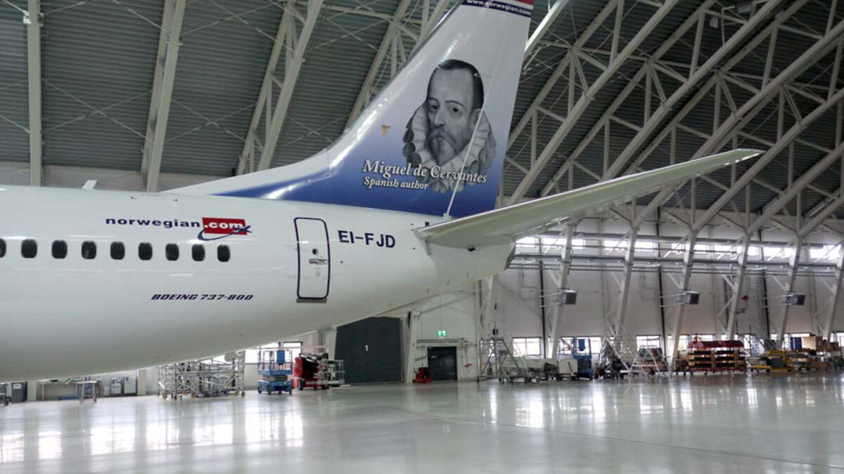 Norwegian rinde homenaje a Miguel de Cervantes subiéndole a sus aviones