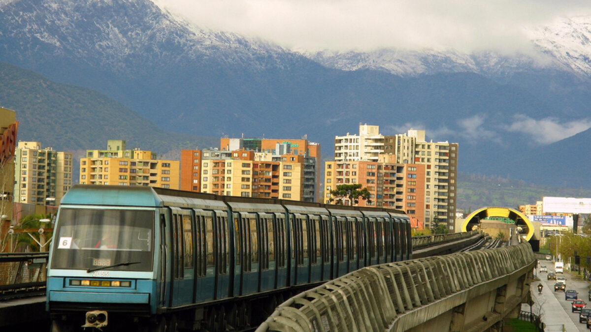 El metro de Santiago de Chile funcionará con energía eólica y solar