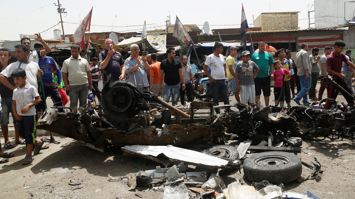 64 muertos tras la explosión de un coche bomba en un mercado de Irak