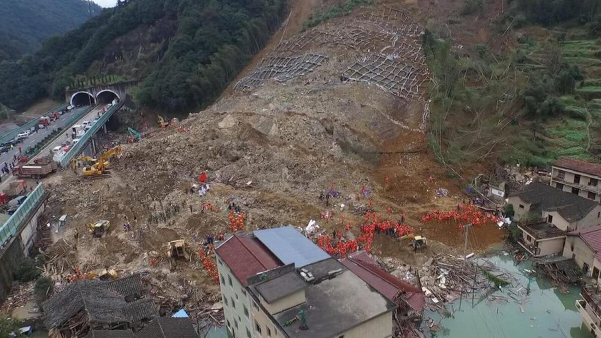 Un nuevo corrimiento de tierra engulle a 34 personas