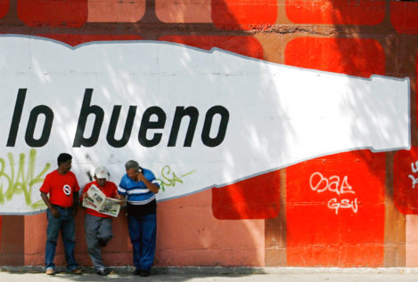 Venezuela deja de fabricar Coca Cola por falta de azúcar