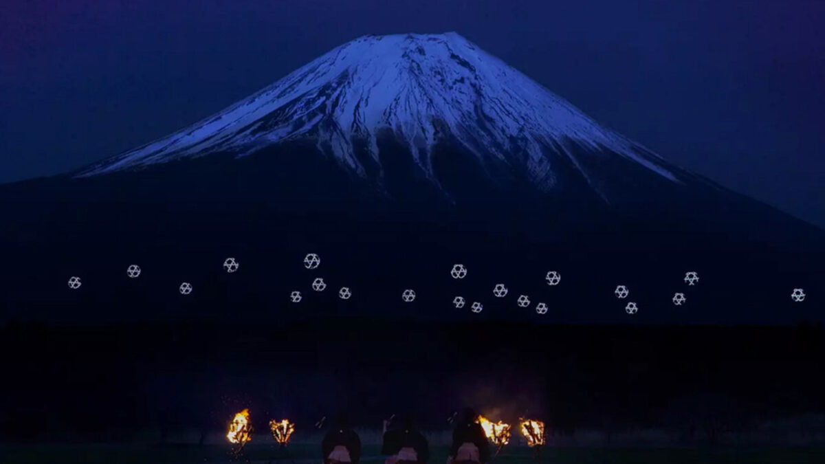 Veinte drones bailan frente al Monte Fuji