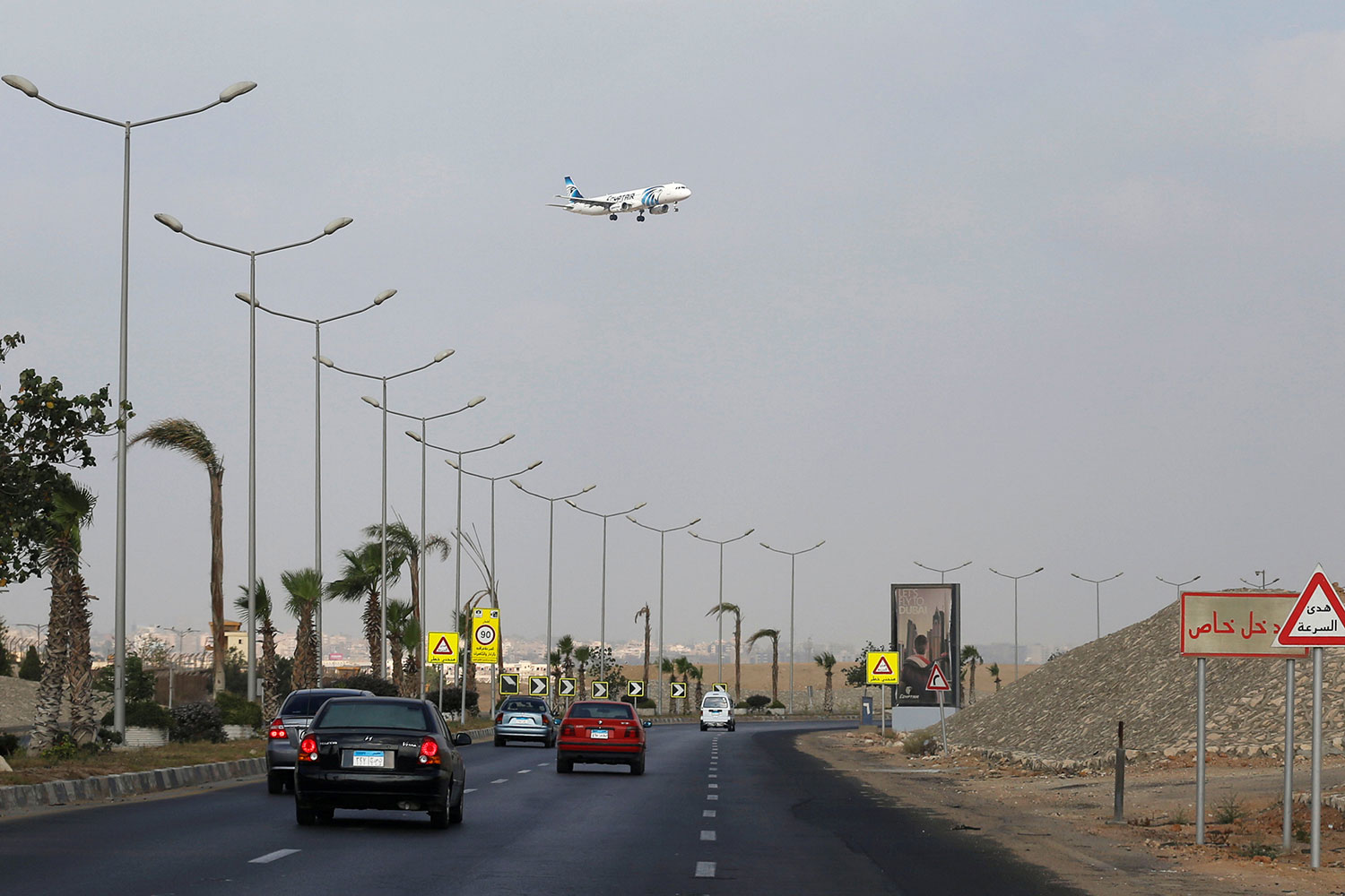 Egyptair confirma que el avión desaparecido "se ha estrellado"
