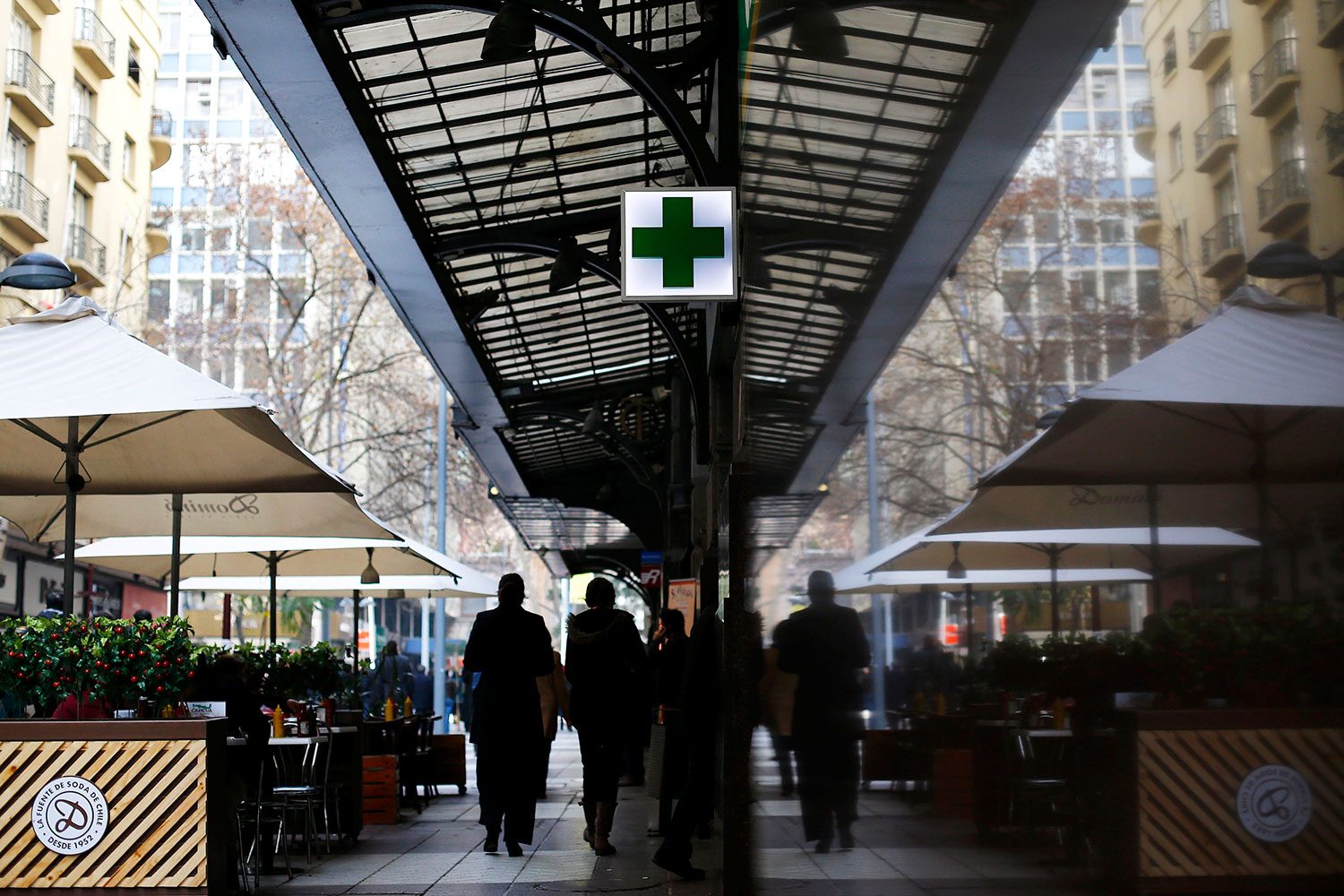 3.000 farmacias podrían cerrar este año después de millonaria retirada de subvenciones