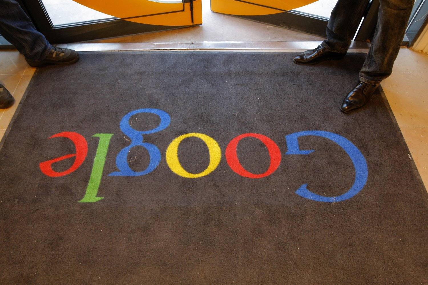 Francia presiona a Google para que pague lo que debe